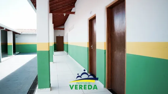 Prefeitura de Vereda entrega obras de reforma da Escola Eujácio Simões e ônibus e trator zero km para a comunidade