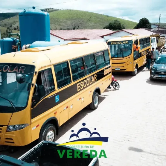 Prefeitura de Vereda entrega obras de reforma da Escola Eujácio Simões e ônibus e trator zero km para a comunidade