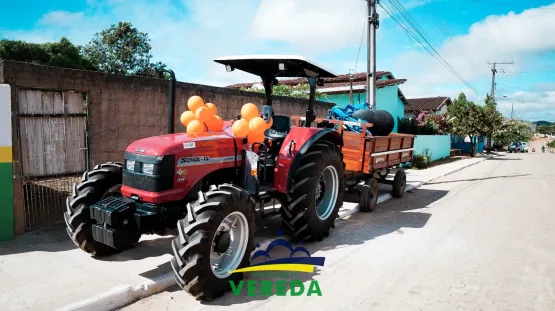 Prefeitura de Vereda entrega obras de reforma da Escola Eujácio Simões e ônibus e trator zero km para a comunidade