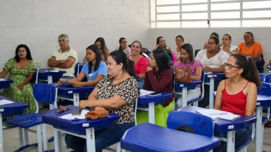  Profissionais da saúde de Teixeira de Freitas participam de palestra sobre a vacina bivalente contra a Covid 19