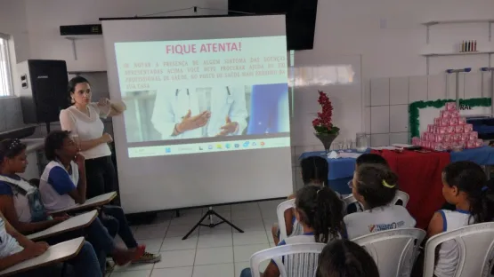 Teixeira - Programa Saúde na Escola orienta estudantes sobre a saúde da mulher na Escola Municipal Dom Pedro II