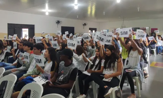 Secretaria de Assistência Social realiza palestra com estudantes em alusão ao Dia Internacional da Mulher