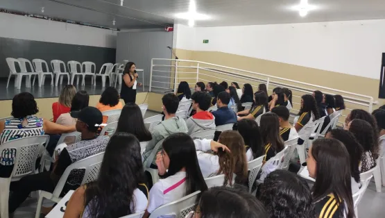 Secretaria de Assistência Social realiza palestra com estudantes em alusão ao Dia Internacional da Mulher