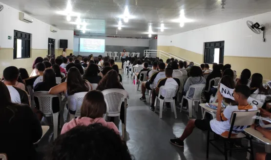 Secretaria de Assistência Social realiza palestra com estudantes em alusão ao Dia Internacional da Mulher