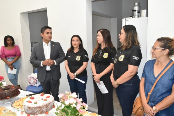 DEAM de Teixeira de Freitas celebra o Dia Internacional da Mulher com café da manhã e cabide solidário