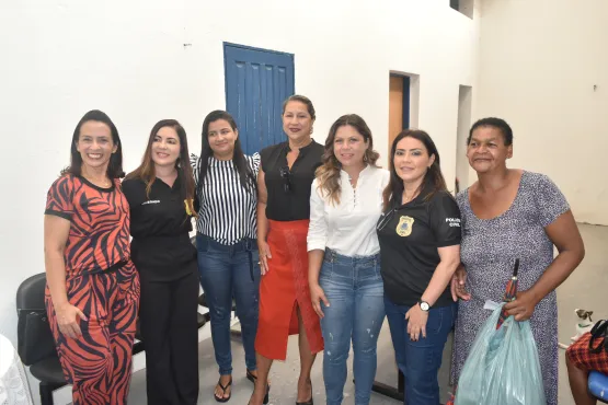 DEAM de Teixeira de Freitas celebra o Dia Internacional da Mulher com café da manhã e cabide solidário