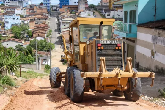 Secretaria de Infraestrutura realiza nivelamento em rua do Wilson Brito