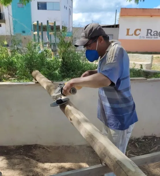 Secretaria de Infraestrutura prossegue com construção de praça no Bonadiman em Teixeira de Freitas