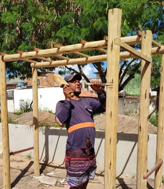 Secretaria de Infraestrutura prossegue com construção de praça no Bonadiman em Teixeira de Freitas