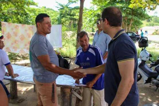 Prefeito de Teixeira de Freitas,  Dr. Marcelo Belitardo  visita bairro do Teixerinha onde será construído o Parque Municipal 