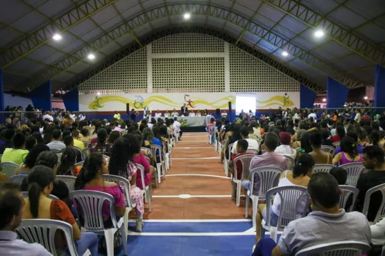 Prefeitura de Teixeira entrega uniformes para estudantes da Escola Municipal Clélia das Graças Figueiredo Pinto