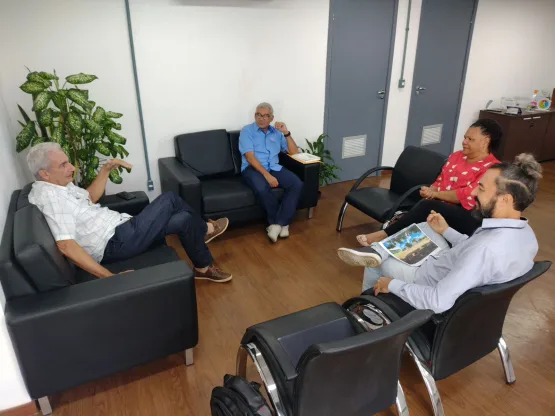 Prefeito Beto Pinto e reitora da UFSB dialogam sobre implantação do curso de Medicina Veterinária em Medeiros Neto