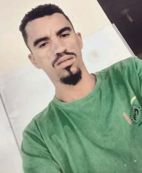 Baleado na calçada, homem morre dentro da casa da avó no São Lourenço