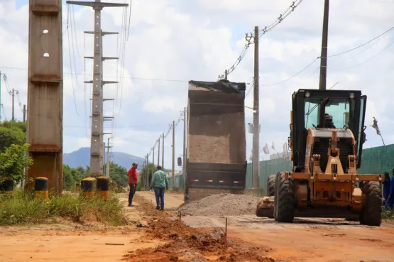 Prefeitura de Teixeira prossegue com pavimentação da Avenida das Galáxias