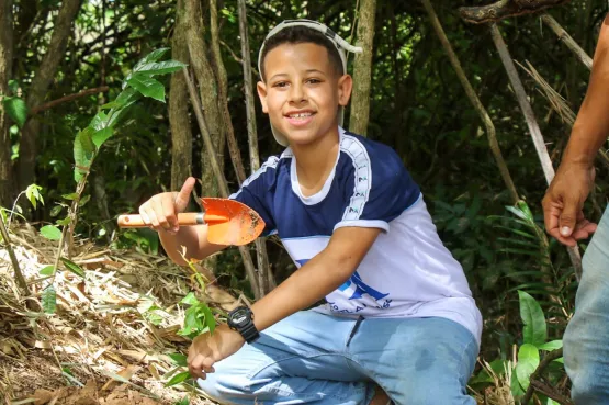 Abertura da Semana da Água contou com plantio de mudas nativas em nascente de Teixeira de Freitas; saiba mais