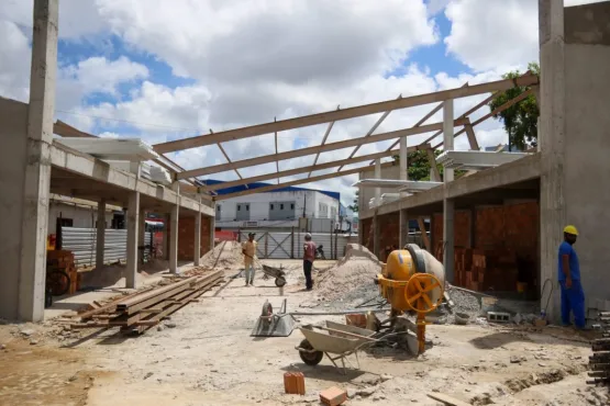 Praça da Bíblia: obras na Rua Gourmet avançam em Teixeira de Freitas