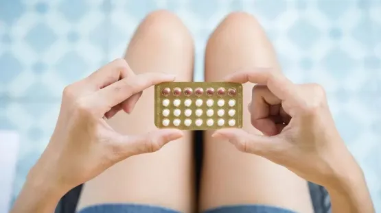 Maioria dos anticoncepcionais aumenta risco de câncer de mama, diz estudo