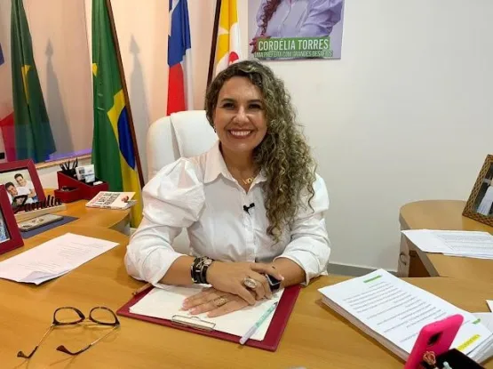 Por 12 votos a favor e 4 contra, os vereadores de Eunápolis aceitou denúncia contra a prefeita Cordélia Torres pelo crime de prática de infração político-administrativa. A denúncia protocolada pelo empresário Valvir Vieira, foi aceita durante a sessão da 