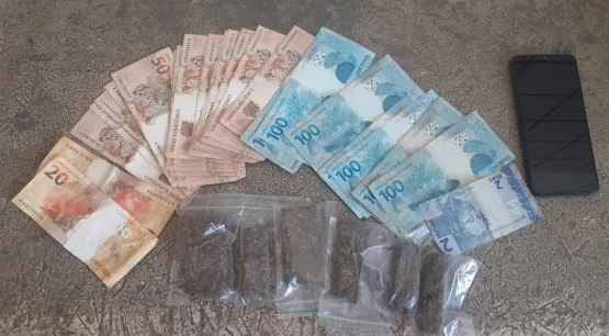 PM prende homem com maconha e quase R$ 2 mil em Teixeira de Freitas