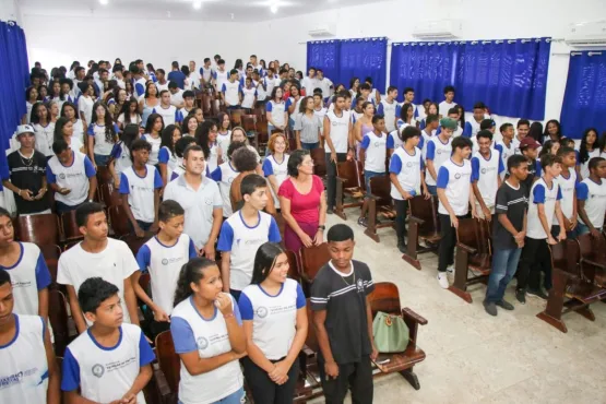 Projeto de Vida: Secretaria de Educação e Cultura realiza encontro e entrega de kits para alunos do 9º ano da rede pública