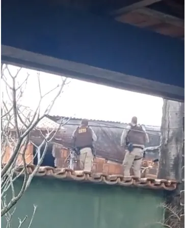 Vídeos - Intenso tiroteio entre  polícia e bandidos  levar pavor a moradores de Cabrália 