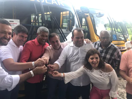 Prefeito Tonzinho vai à Salvador receber mais um ônibus escolar para Lajedão