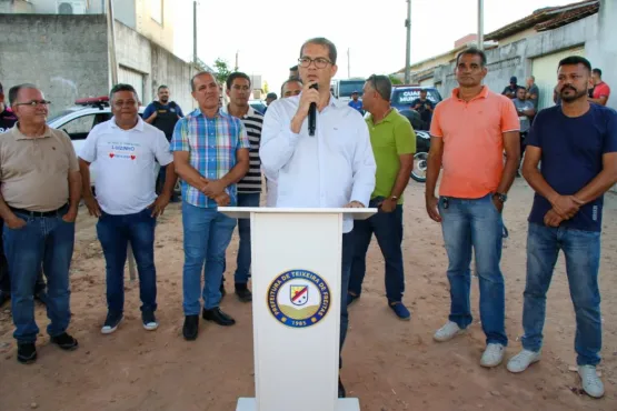 Teixeira - Assinatura de ordem de serviço para pavimentação de ruas do Alto do Tancredo ocorreu nesta sexta (24)