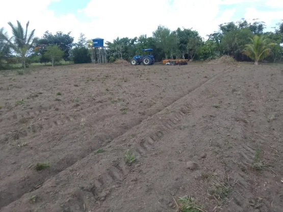 Secretaria de Agricultura de Teixeira de Freitas prossegue com serviços em comunidades da zona rural