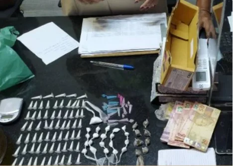 Dupla é presa com drogas por Policiais da 7ª CIPM; Um deles é fugitivo com Conjunto Penal de Eunápolis