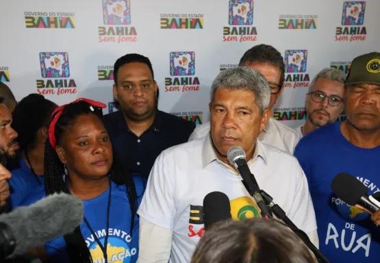 Governador participa da primeira entrega de alimentos do Bahia Sem Fome em Salvador