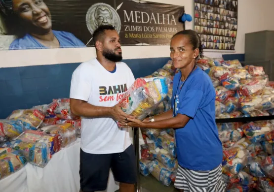 Governador participa da primeira entrega de alimentos do Bahia Sem Fome em Salvador