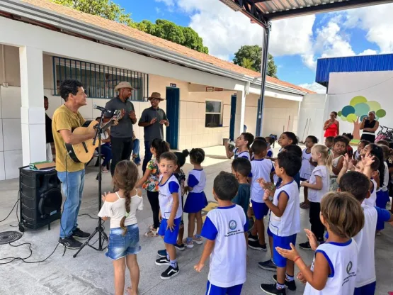 Acelerando Mudanças: Prefeitura leva campanha de conscientização à escola de Teixeira de Freitas 