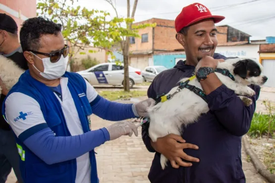 Confira locais de aplicação da vacina antirrábica em Teixeira de Freitas; ação começa na próxima segunda (03)