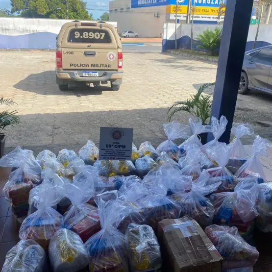 PM entrega 40 cestas básicas para população carente em Nova Viçosa