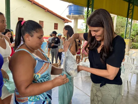 Prefeitura de Medeiros Neto distribui mais de quatro toneladas de peixes à população na Semana Santa