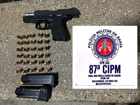 PM prende homens com pistola municiada e numeração suprimida em Teixeira de Freitas