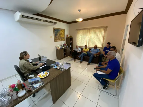 Prefeito Beto Pinto e comandante da PM dialogam sobre fortalecimento da segurança nas escolas de Medeiros Neto