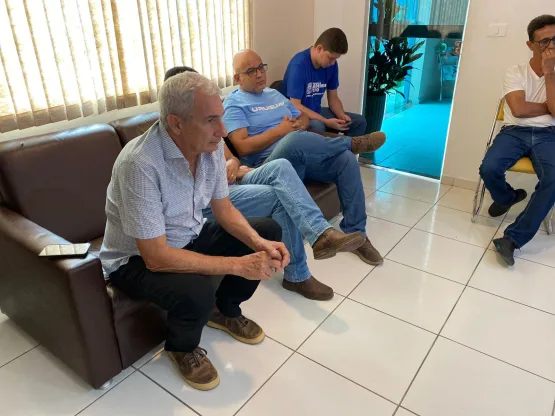Prefeito Beto Pinto e comandante da PM dialogam sobre fortalecimento da segurança nas escolas de Medeiros Neto