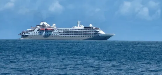 Gigante dos Mares - Transatlântico chega em Caravelas para visita ao Parque Nacional Marinho de Abrolhos