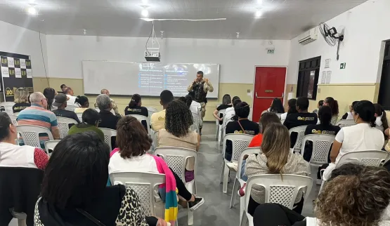 Comandante da CIPE/MA ministra palestra para educadores e funcionários do ambiente educacional em Itabatã