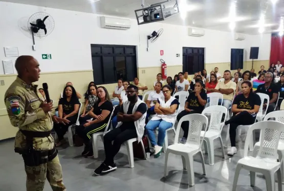 Comandante da CIPE/MA ministra palestra para educadores e funcionários do ambiente educacional em Itabatã