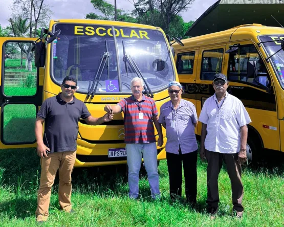 Prefeitura de Alcobaça recebe um novo ônibus escolar por meio de parceria com o Governo do Estado