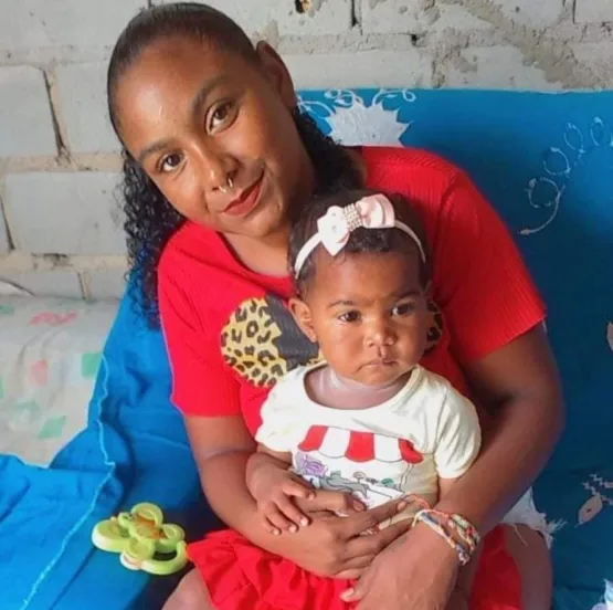 Criança que foi atingida por tiro no colo da mãe morre na BA; ex-companheiro da mulher é suspeito