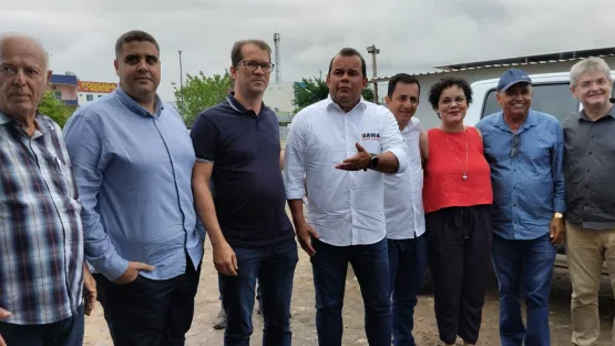 Em Teixeira de Freitas, Geraldo Júnior entrega areninha, autoriza recuperação em aeroporto e vistoria obra no Hospital Costa das Baleias