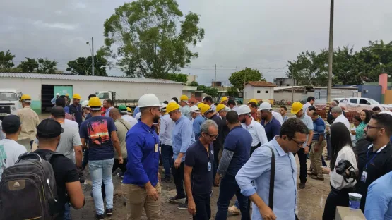 Em Teixeira de Freitas, Geraldo Júnior entrega areninha, autoriza recuperação em aeroporto e vistoria obra no Hospital Costa das Baleias