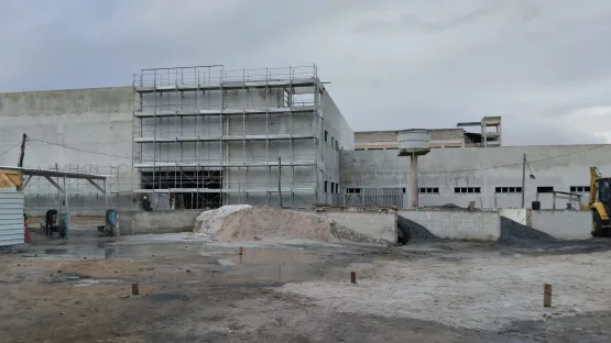 Em Teixeira de Freitas, Geraldo Júnior entrega areninha, autoriza recuperação em aeroporto e vistoria obra no Hospital Costa das Baleias