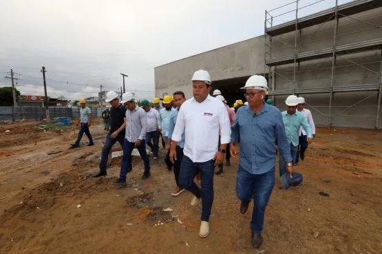 Em Teixeira de Freitas, Geraldo Júnior entrega areninha, autoriza recuperação em aeroporto e vistoria obra no Hospital Costa das Baleias