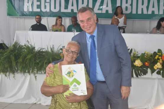 Prefeitura entrega títulos de propriedade a moradores de Ibirapuã