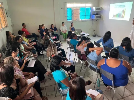 Medeiros Neto: professores da rede municipal recebem formação com especialista sobre autismo