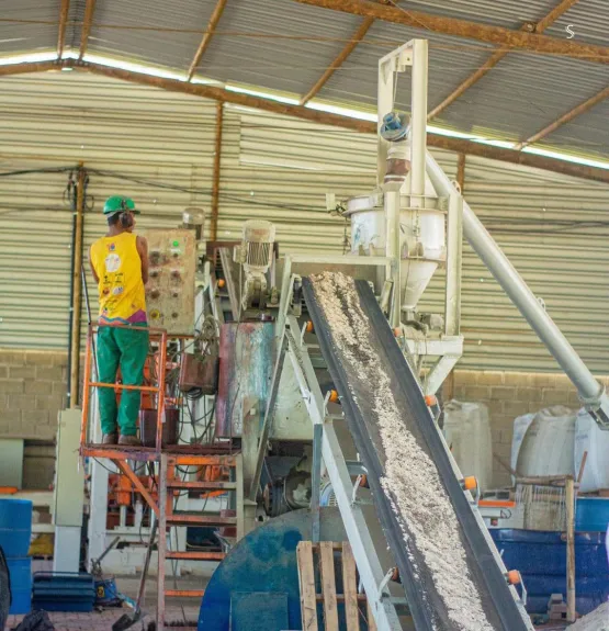 Homem morre em máquina de triturar cimento, em Porto Seguro